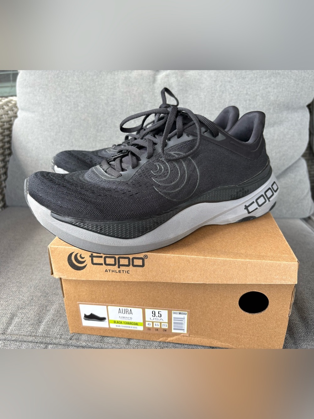 Topo Athletic Aura Running Shoes | Black/ Charcoal | Men’s 9.5 | Road Runner EUC